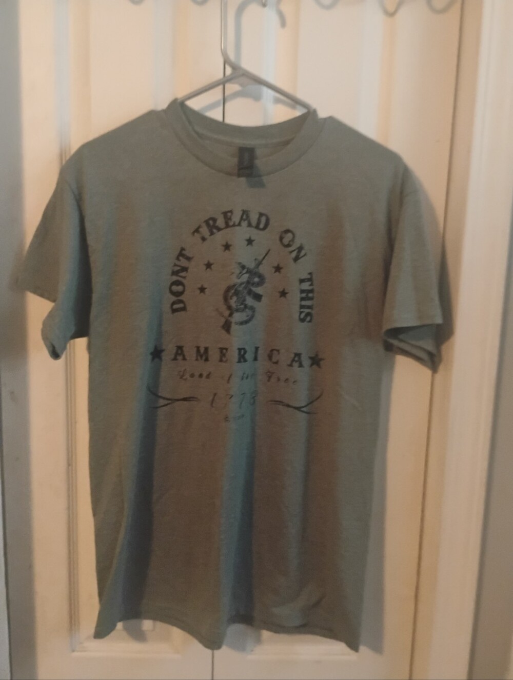 Gildan Heavy Cotton Patriotic T-Shirt Medium Gray 1776 Don't Tread On Me Graphic
